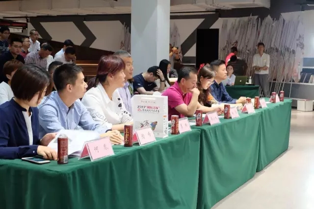 /></p><p>金雞湖端午龍舟賽作為一項(xiàng)親民、聚民、樂(lè)民的群眾體育活動(dòng)，自2010年以來(lái)已連辦7年，已成為蘇州工業(yè)園區(qū)和蘇州市最具有代表性的節(jié)慶品牌之一。</p><p style=